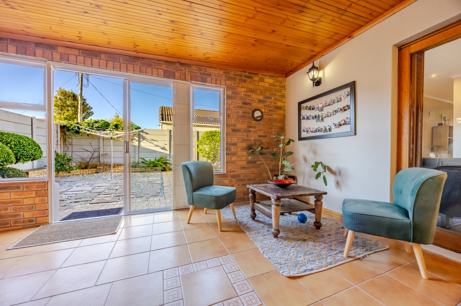 3 Bedroom Property for Sale in Lakeside Western Cape